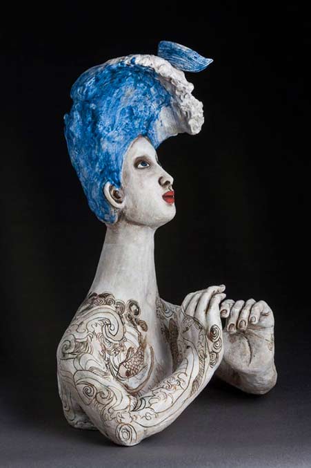 Amanda-Shelser-ceramic-sculpture Over-the-edge-2014Amanda-Shelser Bust of a lady with blue hair and tattoos