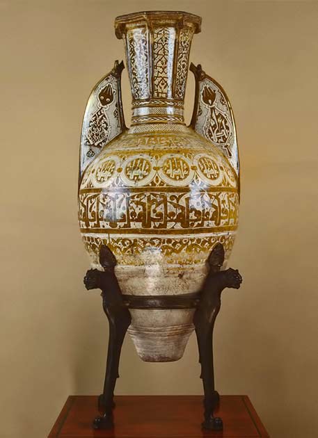 Palazzo-Fortuny--bracket-was-designed-by-the-Spanish-painter-Mariano-Fortuny Alhembra Vaso_Fortuny3_Hermitage Museum