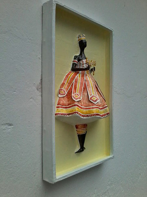 Papel-pra-toda-Obra-wall-relief Papel pra toda Obra wall relief with crowned female