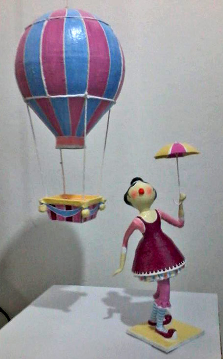 Papel-pra-toda-Obra-paper-mach-art Papel-pra-toda-Obra paper mache girl with air balloon