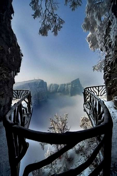 Path-on-Tianmen-Mountain-National-Park-Zhangjiajie-in-northwestern-Hunan-Province-China
