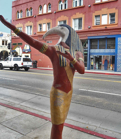 thor-statue-patrick-mercy-flickr-475x545 Patricksmercy-flickr - Thor street sculpture - Venice Beach