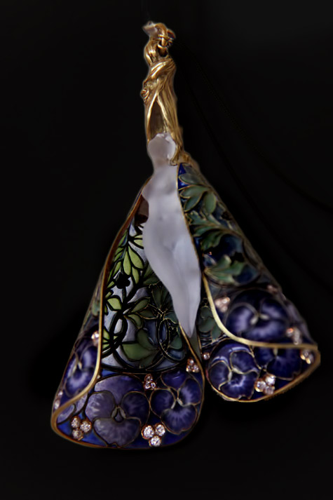 lalique-pendant-475x713 Pendant-with-chain.-Rene-Lalique-(1860-1945)-Circa-1900