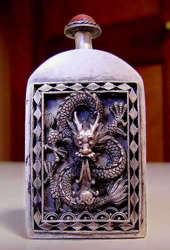 perfume-bottle-dragon-motif perfume-bottle-dragon-motif