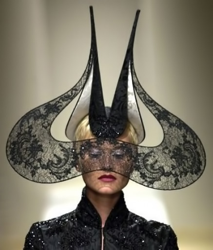 hat-philip-treacy-437x513 Philip-Treacy-avant-garde-Hat