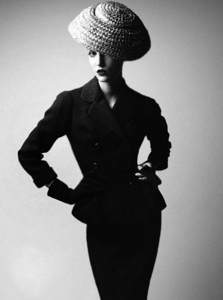 1954-Christian-Dior-couture Photo-Patrick-Demarchelier-dior-book-2011-model-Dior-1954-Harper