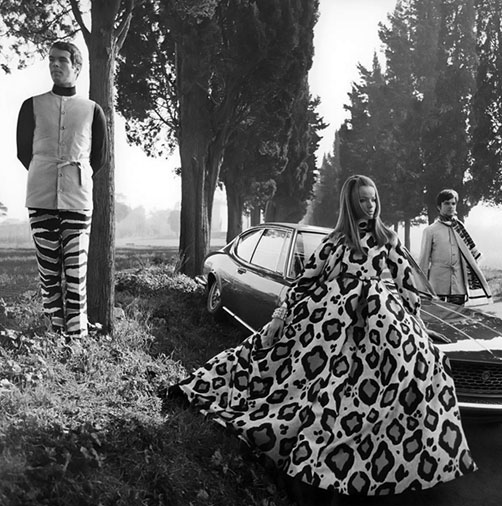 Veruschka-vogue-photo-by-Franco-Rubartelli Veruschka-von-Lehndorff,-Max-Brunell,-Carlo-Ortiz-and-a-beautiful-Fiat-Dino-(1969)Franco-Rubartelli-Vogue1-969