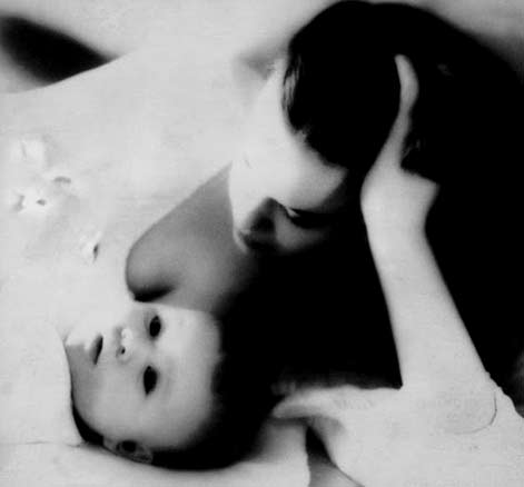 Photography-by-Lillian-Bassman-in-the-1950s Lillian-Bassman-mother-with-child