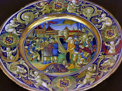 italian-majolica-plate piatto-da-pompa Italy with gold lustre