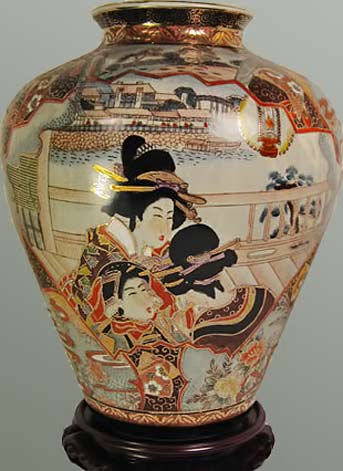 porcelain-Imari-vase-geisha-motif porcelain-Imari-vase_Hand-painted-Chinese-14-inch-high-porcelain-onion-shaped-jar-in-Geisha-design.---Copy