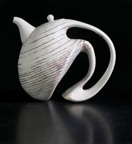 jeroen-bechtold-danish-teapot-433x472 Porcelain maker Jeroen Bechtold - modernist teapot