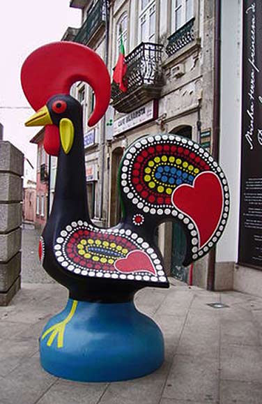 Porto-srteet-rooster---Portugal Portuguese rooster statue in Porto