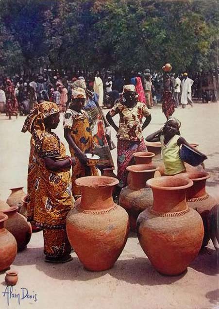 Pottery-at-the-market-Cameroon Cameroon storage pots terracotta