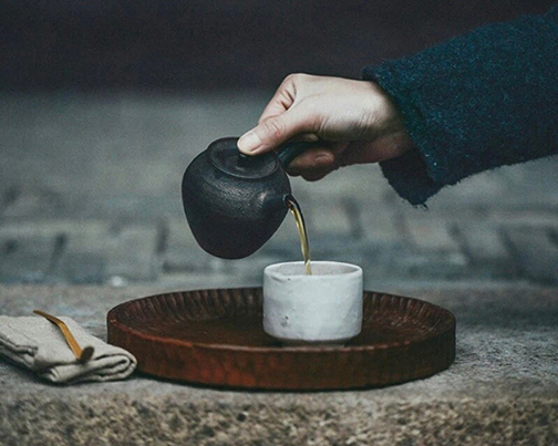 Pouring-tea Pouring tea - Japan ceremony