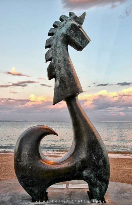 The-Good-Fortune-Unicorn-by-Aníbal-Riebeling Puerto-Vallarta-Malecon-Sculptures-The-Good-Fortune-Unicorn-by-Aníbal-Riebeling----vi-warkentin-travel-photography
