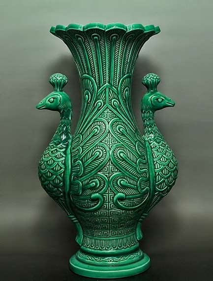 Qing-Dynasty-Green-Glaze-Peacock-bottle-old-chinese-porcelain-crafts-home-decoration Qing-Dynasty-Green-Glaze-Peacock-bottle