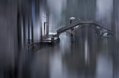 Yang-Fuhua-chinese-photographer Rain-Town-Middle-East---Yang-Fuhua