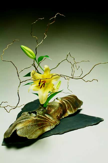 steven-forbes-desoule-Ikebana-vase raku-ceramics-by-steven-forbes-desoule Ikebana vessel