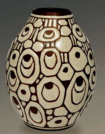 Rare-vase-à-décor-bicolore-de-motifs-floraux-stylisés.-Extremely-rare-two-colour-design-with-strongly-stylized-floral-motifs Charles Catteau ceramic jazz age vase