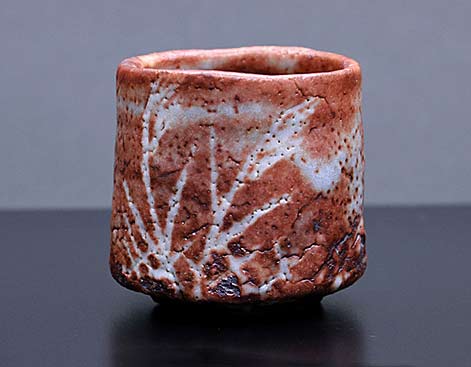 Ratsu-Shika-ceramic-tea-bowl Ratsu-Shika red and white tea bowl with crackle glaze
