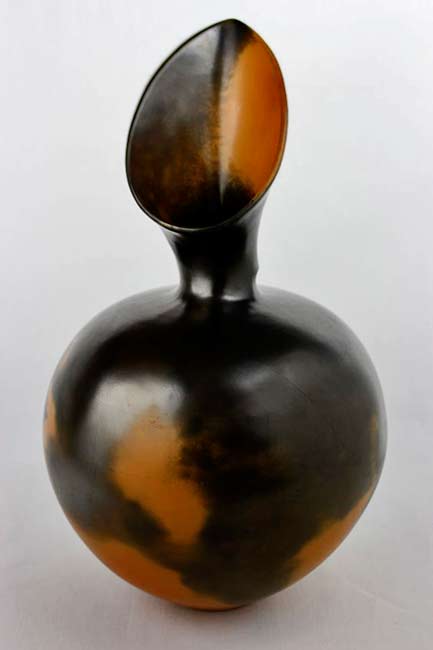 reduction-fired-pot-by-magdalene-odundo