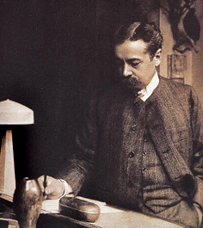 rene-lalique-in-studio-295x331 René Jules Lalique