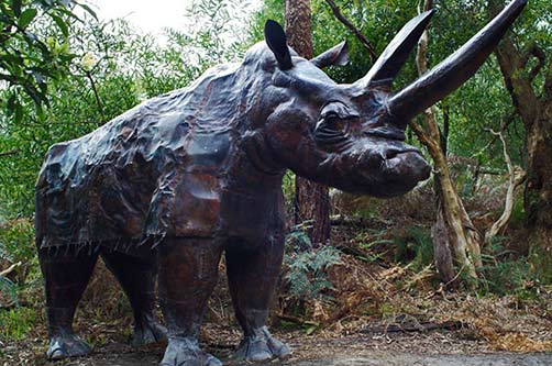 geoffrey-ricardo-rhino-sculpture ricardos-rhino-anno-domino-2009-geoffrey-ricardo