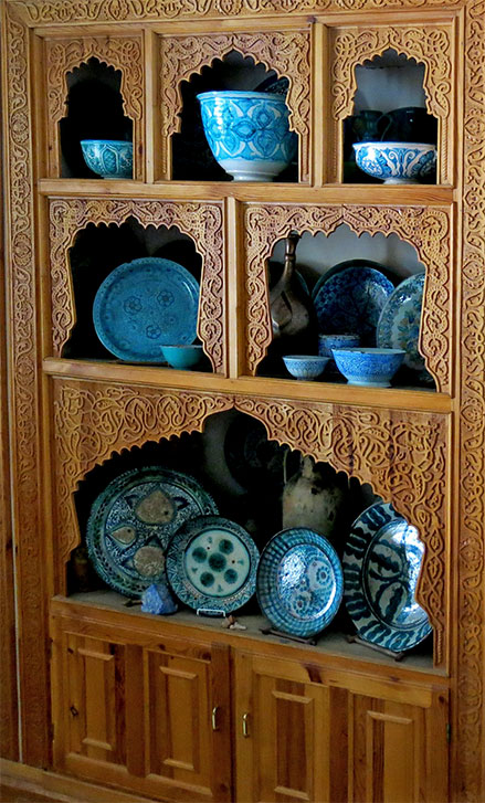 Rishtan-ceramics Rustam Usmanov ceramic 'ishkor' blue wares in carved cabinet
