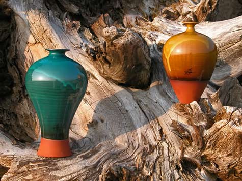 russell-ackerman-uk-pottery Russell-Akerman-bottles on wood in turquoise and amber
