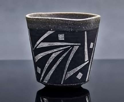 Sachiko-Shimizu-abstract-tea-cup Sachiko Shimizu - white abstract design on black yunomi