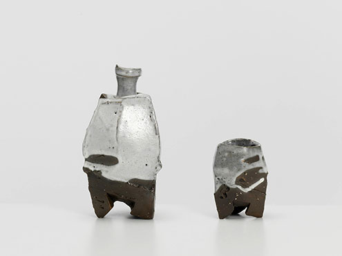 Sake-decanter-and-cup,-in-white-glaze,bizen-ware-ceramic,-Ryuichi-Kakurezaki- Sake-decanter-and-cup,-in-white-glaze,bizen-ware-ceramic,-Ryuichi-Kakurezaki-