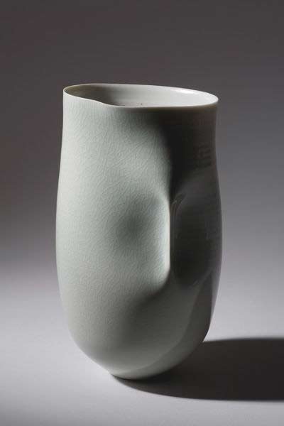 Sara-Flynn-ceramic-art Sara-Flynn-porcelain vessel