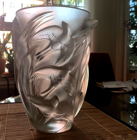Satin-finished-and-transparent-crystal-doves-vase Lalique Satin finished and transparent crystal doves in flight vase
