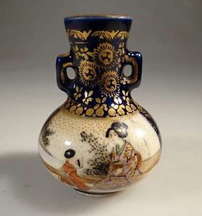 japan-ceramic-geisha-motif-vase SATSUMA-MINI-GEISHA-VASE with twin handles
