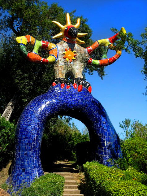 scaled-675x900-Capalbio-Garavicchio_-_Il_Giardino_dei_Tarocchi_Niki_Saint_Phalle_IMG_3794 Mosaic statue