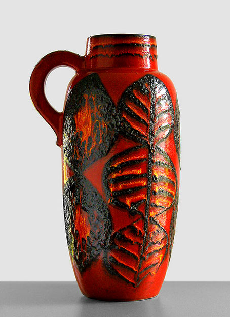 Scheurich-mid-century-vase Scheurich-420-54---21 vase with handle Black lava glaze on red
