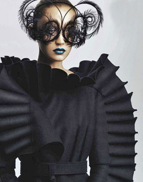 wearable-art-couture Sculptural-Fashion---wearable-art-with-segmented-3D-structure;-experimental-fashion-design;-creative-surfaces