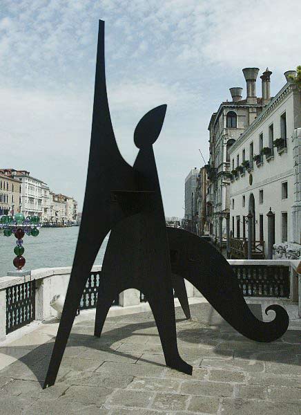Sculpture-in-the-Peggy-Guggenheim-Collection-Alexander-Calder Alexander-Calder-metal-sculpture
