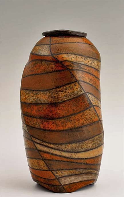 Shamai-Sam-Gibsh-Ceramic-Smoke-firing-Urn-Wood-smoke-fired Shamai San Gibsh wood smoke fired urn