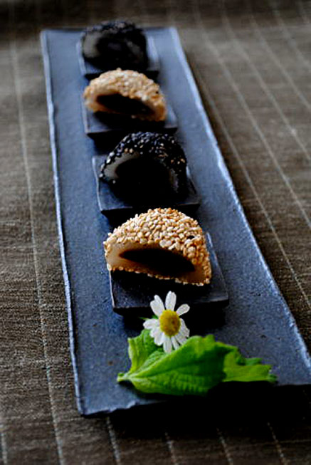 Shinobu-Hashimoto---iron-black-slender-dish Shinobu-Hashimoto---iron-black-slender-rectangle dish