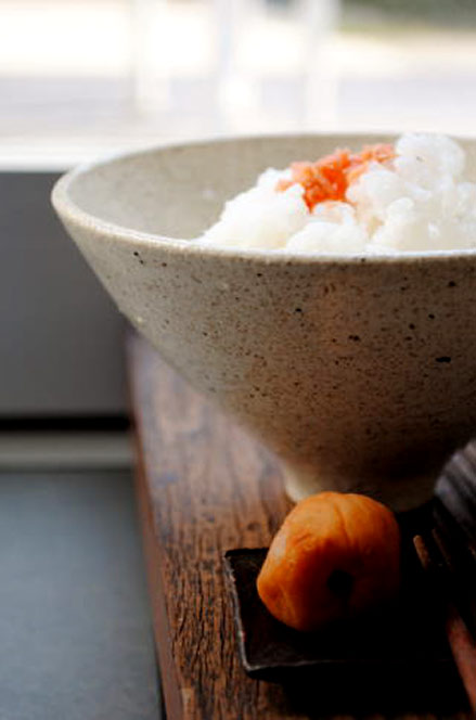 Shinobu-Hashimoto-rice-bowl Shinobu-Hashimoto-rice-bowl with umeboshi plum side dish