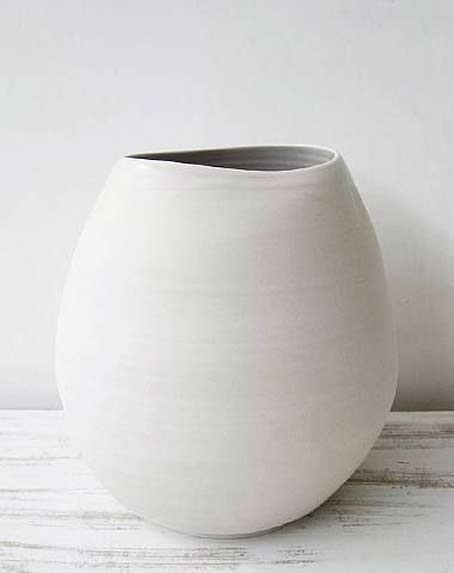 Shio-Kusaka-white-ceramic-vessel Shio-Kusaka-white-ceramic-porcelain vessel