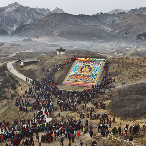 Huge-thanka-Tibet Shoton-Festival-Thangka,-Drepung,-Tibet - huge thanka in the Himalayas