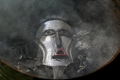 raku-mask-emerging Smoking-Raku-mask at La porte du soleil
