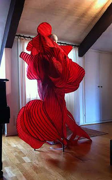 sonia-biacchi-and-elise-cowin Collaboration with sonia-biacchi-and-elise-cowin Red sculptural dress