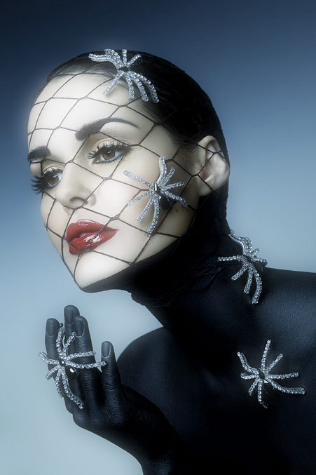 Spider-rhinestone-jewelry-and-fishnet-fascinator