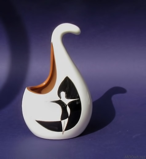 strangl-pottery-vessel-475x516 Stangl Pottery-(Trenton,-New-Jersey)creamer