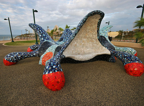 Mosaic-Starfish-sculpture-Ruslan-Sergeev Starfish with bench seating Ruslan Sergeev