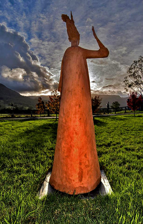 Summoning-the-storm-Kangaroo-Valley Summoning-the-storm sculpture -Kangaroo-Valley