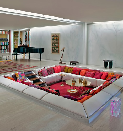 Sunken-living-room-in-the-1957-Miller-House